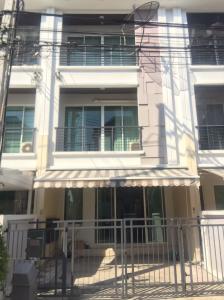 For RentTownhouseYothinpattana,CDC : Townhome for rent, Baan Klang Muang S-Sense There is air conditioning, fully furnished, 3 bedrooms, 3 bathrooms, residential rental price 28,000 baht per month, company registration 32,000 baht.