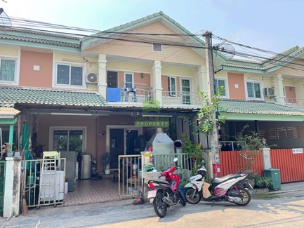 For SaleTownhousePathum Thani,Rangsit, Thammasat : Sinthap Village, Thanyaburi, Pathum Thani, urgent sale, 2-storey townhouse, area 24 sq m, convenient transportation, ready to move in