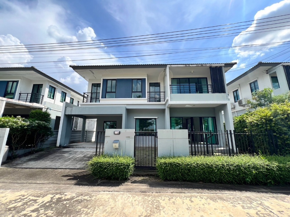 For RentHousePathum Thani,Rangsit, Thammasat : Single house with lake view 3 bedrooms, 3 bathrooms, next to Rangsit University, with fully furnished.