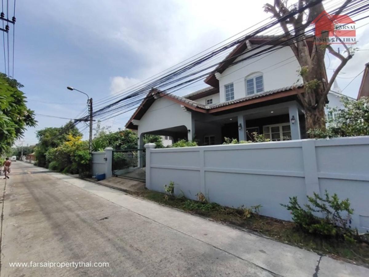 For RentTownhouseOnnut, Udomsuk : 2-story detached house for rent, area 90 sq m, usable area 220 sq m, 3 bedrooms, 3 bathrooms, partially furnished, Sukhumvit Road 101, near BTS, rental price 35,000 baht/mo.