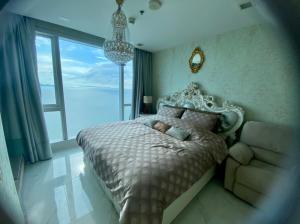 For RentCondoPattaya, Bangsaen, Chonburi : For rent the Palm wongamat beach Front 2bed Direct sea view (S03-1013)