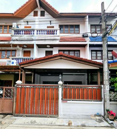 For SaleTownhousePinklao, Charansanitwong : Townhome for sale, newly renovated, 155 sq m., 20 sq m, near the expressway, train station.