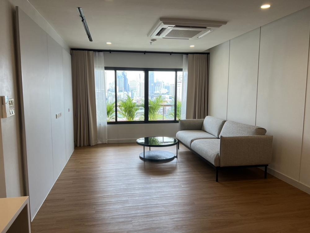 For SaleCondoWitthayu, Chidlom, Langsuan, Ploenchit : 📢👇 Sell with tenant til April 26, newly renovated 2 beds, complete makeover from floor to ceiling, brand-new electrical appliances for your modern comfort. Unblocked view from balcony . Near Conrad Hotel, Lumpini Park, BTS Pleonchit, and the lively Ruamru