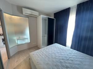 For RentCondoChaengwatana, Muangthong : 169| Condo for Rent > Condo for rent: Aspire Ngamwongwan Size: 28 sq m. Beautiful room, 1 bedroom, 1 bathroom, 14th floor, Building S, type B, open view, fully furnished, beautiful room, fully furnished, ready to move in >> Furniture, electrical appliance