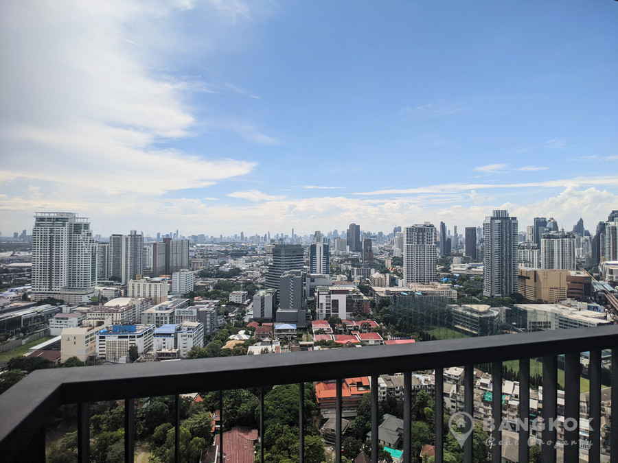 For SaleCondoOnnut, Udomsuk : Phra Khanong | Modern High Floor 2 Bed with Stunning Views next to BTS