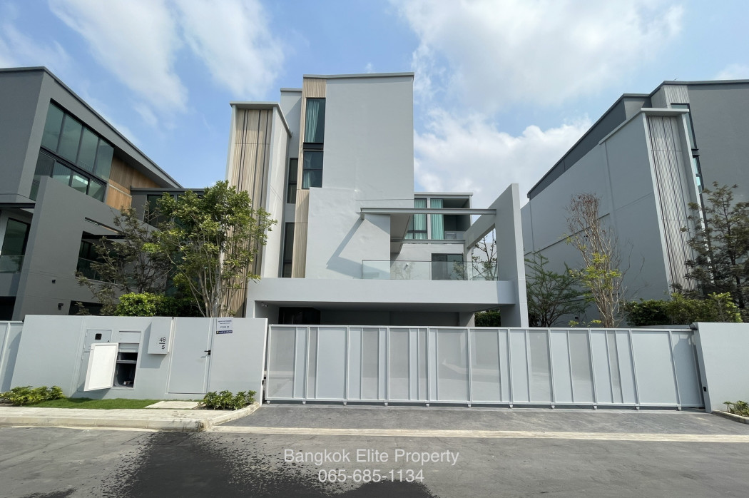 For RentHousePattanakan, Srinakarin : For rent: Luxury VIVE 2 Rama 9, has a private elevator, no one in front of the house, next to Wellington Collage