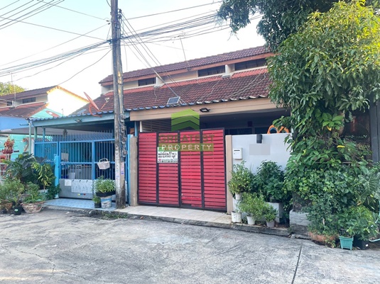 For SaleTownhousePathum Thani,Rangsit, Thammasat : Tharadonburi Village, Rangsit, Khlong 7, urgent sale, townhouse 1.5 floors, area 17 sq m, fully extended, beautiful, ready to move in.