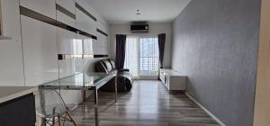 For SaleCondoThaphra, Talat Phlu, Wutthakat : ( GBL1975 ) Buying to live in yourself is better than renting. Big room, lots of usable space. Plus its convenient to get on the skytrain.🚝Room For Sale Project name : The keyWutthakat