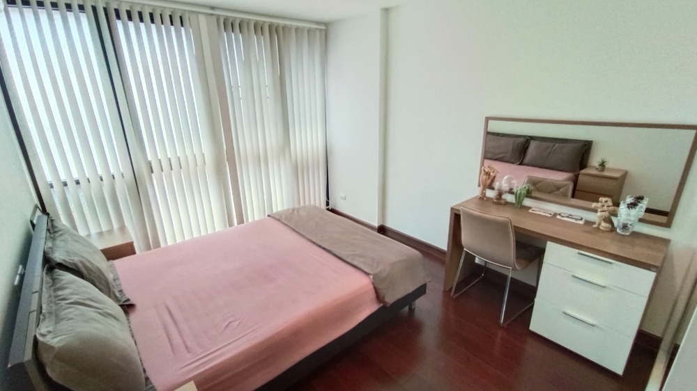 For SaleCondoKasetsart, Ratchayothin : Bangkok Feliz Sathorn Taksin condominium for sales 400m from BTS Krung Thonburi low rise condo peachful environment