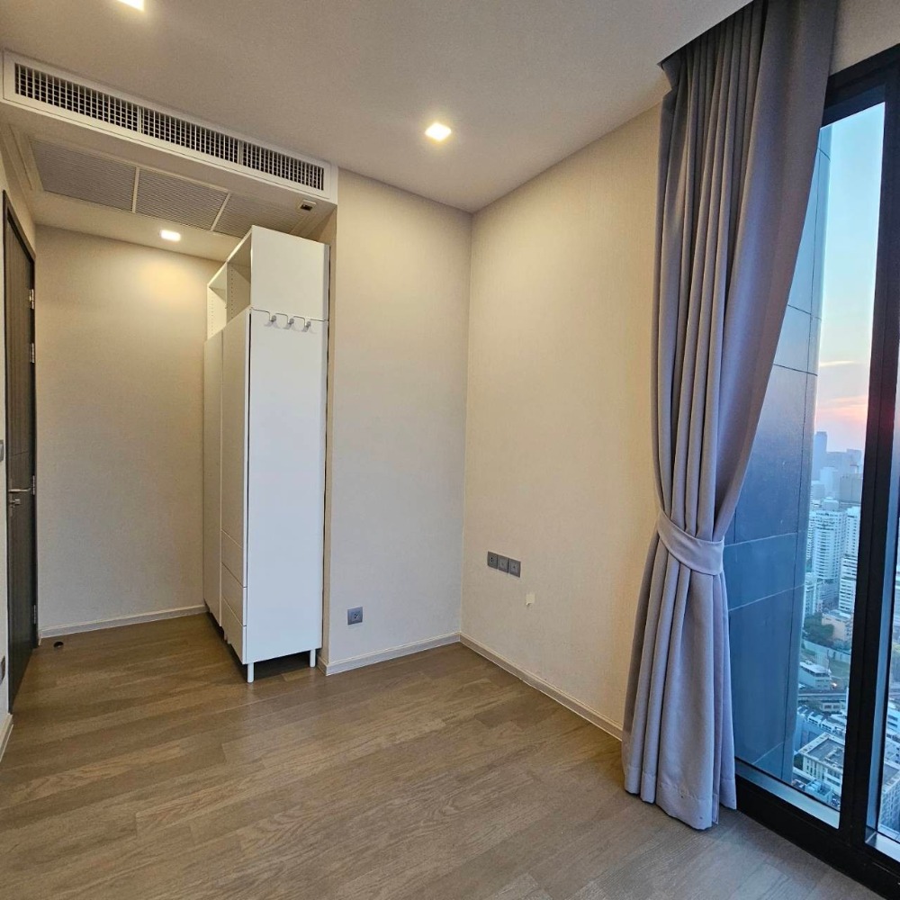 For SaleCondoSukhumvit, Asoke, Thonglor : 2 b 1 b high floor, beautiful view, very new room.