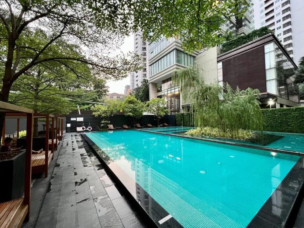 For SaleCondoSukhumvit, Asoke, Thonglor : 🔥Cheapest for sale, 3 bedrooms, 3 bathrooms, 162 sq m, has a large maid room, hard to find, high floor, The Emporio Sukhumvit 24, near BTS Phrom Phong, urgent sale 087-907-4045