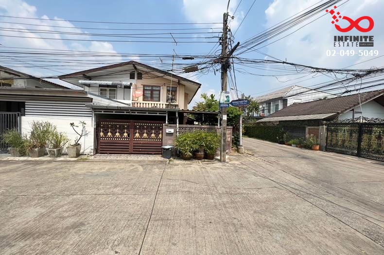 For SaleHouseYothinpattana,CDC : 2-story twin house for sale, Suthawan Village, Ramintra Road, Soi Ramintra 8, corner house.