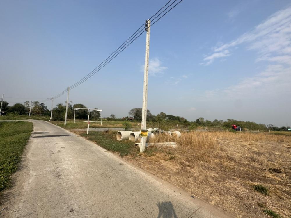 For SaleLandAyutthaya : Empty land for sale, next to the road, can enter and exit in two ways, good location. Near the Ayutthaya Meteorological Department Tha Chao Sanuk Subdistrict, Tha Ruea District (partially filled), Phra Nakhon Si Ayutthaya Province, Pak Raet-Nakhon Luang-P