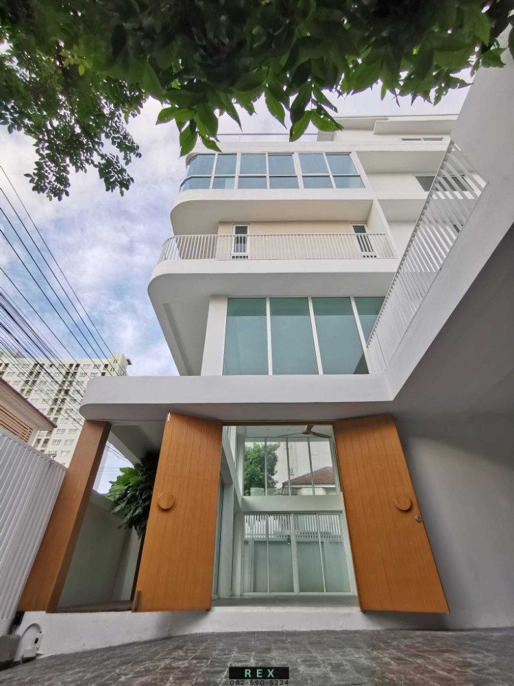 For SaleHouseOnnut, Udomsuk : Single House/Home Office, 4 storeys with Elevator 5 bedrooms+2 maid's rooms 72 sq.wa 622 sq.m Sukhumvit 77 - near BTS On Nut 1.3 km.