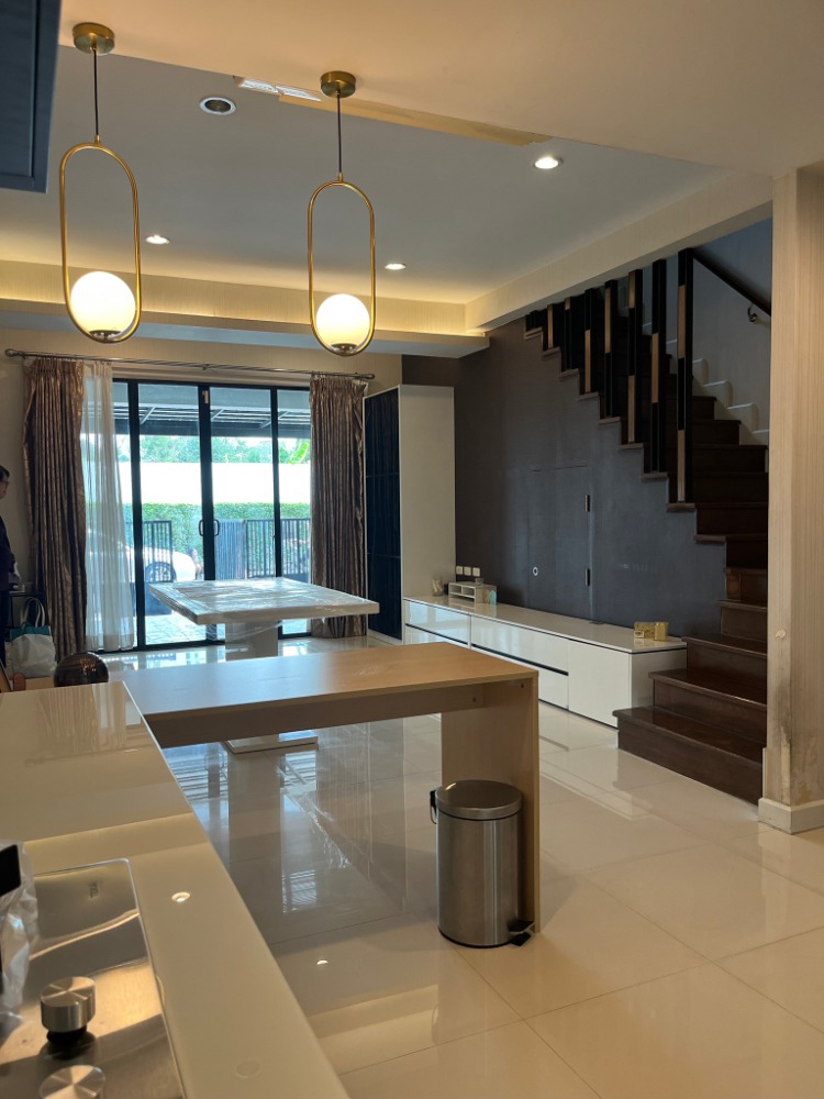 ให้เช่าทาวน์เฮ้าส์/ทาวน์โฮมอ่อนนุช อุดมสุข : Townhome 3 beds 4 baths Renovated in Modern Styles