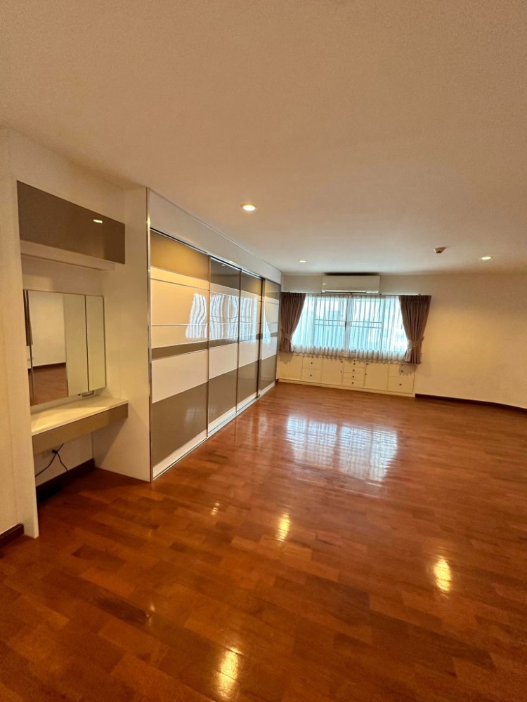 For RentCondoKhlongtoei, Kluaynamthai : Condo for rent, Tower Park (Sukhumvit 3), TOWER PARK near BTS Nana, price only 95,000 baht/month.