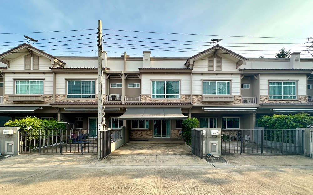 For SaleTownhouseNonthaburi, Bang Yai, Bangbuathong : Townhome for sale with the most beautiful view in the Indy Pinklao-Sirindhorn project. Exclusive English Ville.