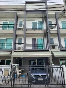 For SaleTownhouseLadkrabang, Suwannaphum Airport : 3-story townhome for sale, Baan Klang Muang Suan Luang Rama 9