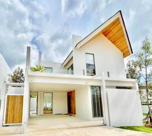 ขายบ้านภูเก็ต : ✨🏠 Modern Luxury Pool Villa in Cherngtalay 🏠✨