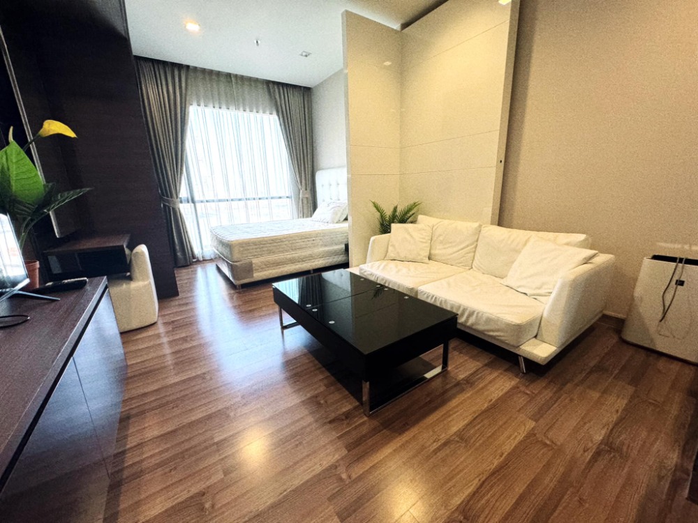 For RentCondoRatchadapisek, Huaikwang, Suttisan : Very good price ❗❗ Ivy Ampio ✨East facing, beautiful room, cool breeze, fully decorated with furniture.