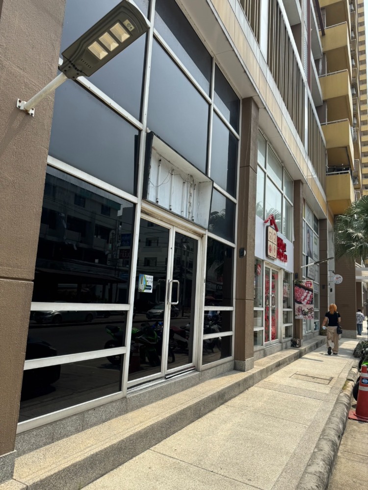 For RentShophouseChaengwatana, Muangthong : Commercial building for rent, 2 floors, 1 bathroom, size 132 sq m, next to Bond Street. M Society Condo Muang Thong Thani, rental price 50,000/month.