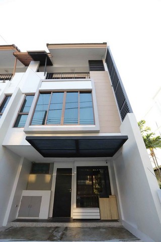 For RentTownhouseOnnut, Udomsuk : HR1527 3-story townhome for rent, The Private Sukhumvit-Bang Chak project, near BTS Bang Chak, suitable for living.