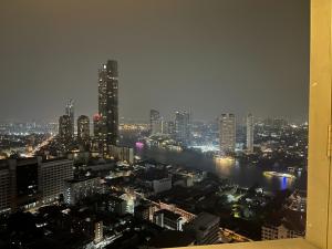 ขายคอนโดสาทร นราธิวาส : ขายด่วน Rhythm Sathorn ห้องวิวแม่่น้ำ ชั้นสูง เห็นพลุได้ 2 ฝั่ง