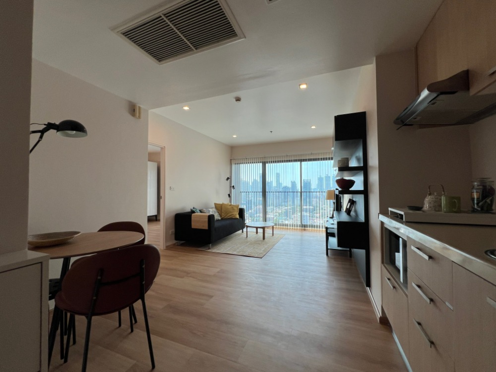 For RentCondoSukhumvit, Asoke, Thonglor : RENOVATED 1 bedroom condo corner unit for rent