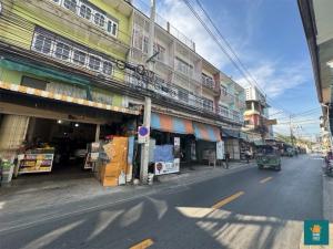 For RentShophouseRathburana, Suksawat : For rent, 3 and a half story shophouse. In Soi Suksawat 26 with rooftop, 20 sq w, 11,000 baht per month.