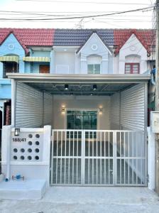 For SaleTownhouseNonthaburi, Bang Yai, Bangbuathong : 2-story townhouse for sale, Rueang Nakhon Village, beginning of the Bang Kruai-Sai Noi project. Bang Bua Thong Market Makro-Lotus-Thai Watsadu-Sombat Buri Market, Krung Thai Hospital, Bang Bua Thong Hospital