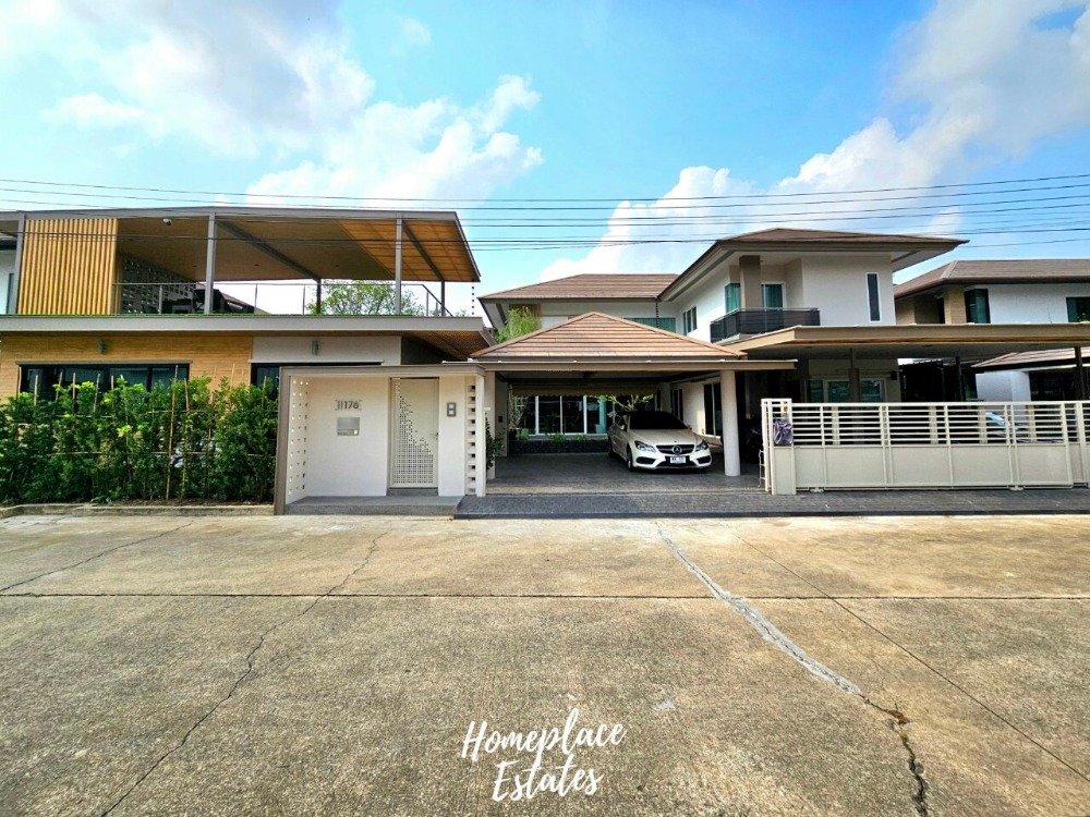 For SaleHouseLadkrabang, Suwannaphum Airport : 3 wide front detached houses, size 132 sq m, beautiful, ready to move in, on Krungthep Kreetha Road, 6 bedrooms, 9 bathrooms, with mini golf course, Nirvana Icon Wongwaen-Rama 9 project.