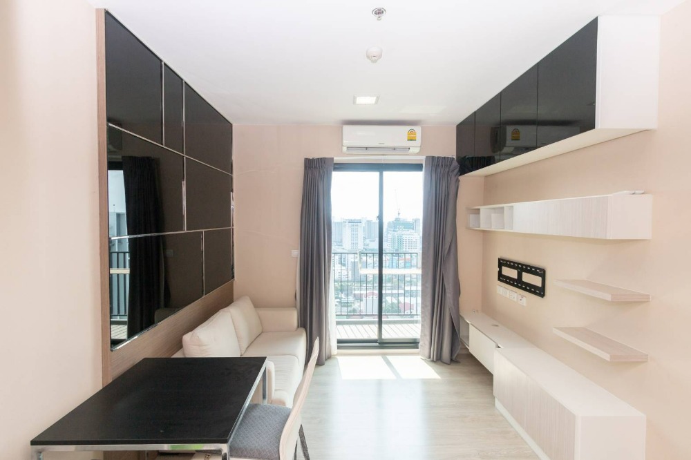 For SaleCondoRama9, Petchburi, RCA : Condolette Midst Rama9, fully furnished, corner room, clear view, 150 meters to MRT Rama 9, opposite Central Rama 9, next to Rama 9 Road, convenient travel.