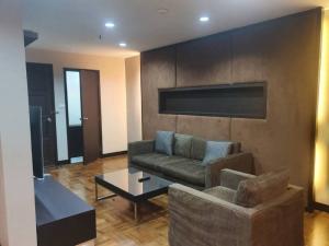 For RentCondoSukhumvit, Asoke, Thonglor : Condo for rent Baan Suanpetch Sukhumvit 39, fully furnished, large room, ready to move in.