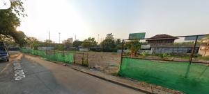 For RentLandYothinpattana,CDC : Land for rent, size 523 square wah, corner plot, opposite Santiburi Village, along the expressway, rare location in the area along the Ekamai-Ramindra Expressway. (Pradit Manutham) only 10 meters from the road along the expressway, near the corner market.