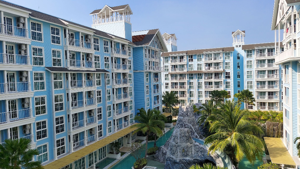 For RentCondoPattaya, Bangsaen, Chonburi : For rent  Grand Florida Beach Front Pattaya, luxury condo near Jomtien Beach with  Water park and private beach.