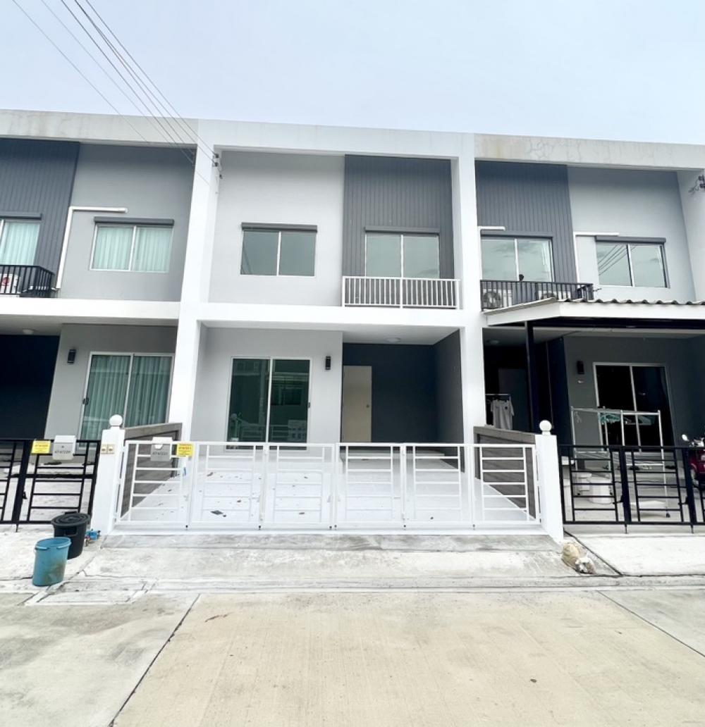 For SaleTownhouseRama 2, Bang Khun Thian : Beautiful furniture throughout, newly renovated, message me quickly, there are 6 houses to choose from in this village.