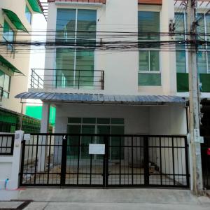 For RentTownhouseKasetsart, Ratchayothin : Townhome for rent, 3 floors, front of house facing south. Soi Lat Phrao Wang Hin 78