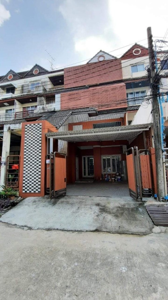 For RentTownhousePattanakan, Srinakarin : Townhouse for rent, 4 floors, area 31.5 sq m, area 300 sq m, 5 bedrooms, Warathorn Ville Village, Phatthanakan 44, ready to move in.