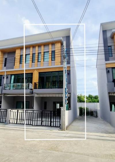 For SaleTownhousePattanakan, Srinakarin : Townhome for sale near Suan Luang, Igent Phatthanakan, 182 sq m., 26.1 sq m, free air conditioning throughout.