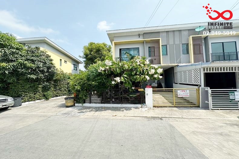 For SaleTownhousePattanakan, Srinakarin : 2-story townhome for sale, The Connect Suan Luang - On Nut, Chaloem Phrakiat Rama 9 Road.