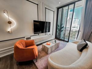 ให้เช่าคอนโดวิทยุ ชิดลม หลังสวน : Ready to Move! Luxury 1 Bed Condo for Rent!