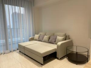 ขายคอนโดสาทร นราธิวาส : ✨ 👍For sale with tenant til Mar 25 , luxury brand new unit ,unblocked view, near BTS St. Louis