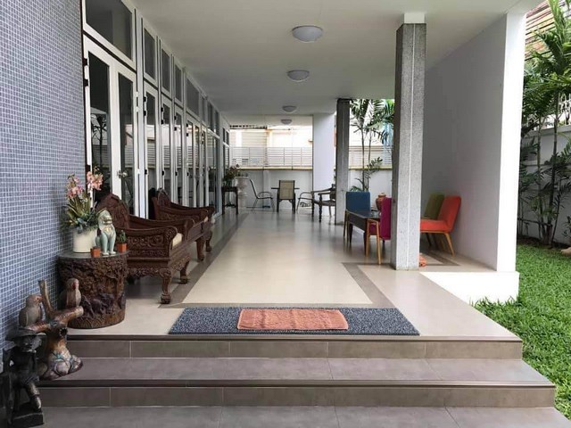 For RentHouseAri,Anusaowaree : Single house for rent, 2.5 floors, 7 bedrooms. Ari area, Ari Samphan, Phahonyothin, Rama 6 Near BTS Ari, Ministry of Finance