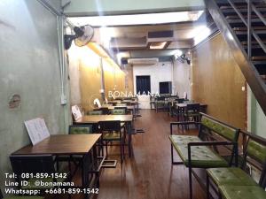 For LeaseholdRetailRatchadapisek, Huaikwang, Suttisan : Restaurant for rent, 3 floors + rooftop, Sutthisan area.Next to the main road, near Soi Inthamara 40.