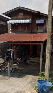 For SaleHousePinklao, Charansanitwong : Land for sale with 2-story wooden house, 36 sq m, Charansanitwong Road. Just a short distance from the main road, electricity and water are ready to use. Near the skytrain station