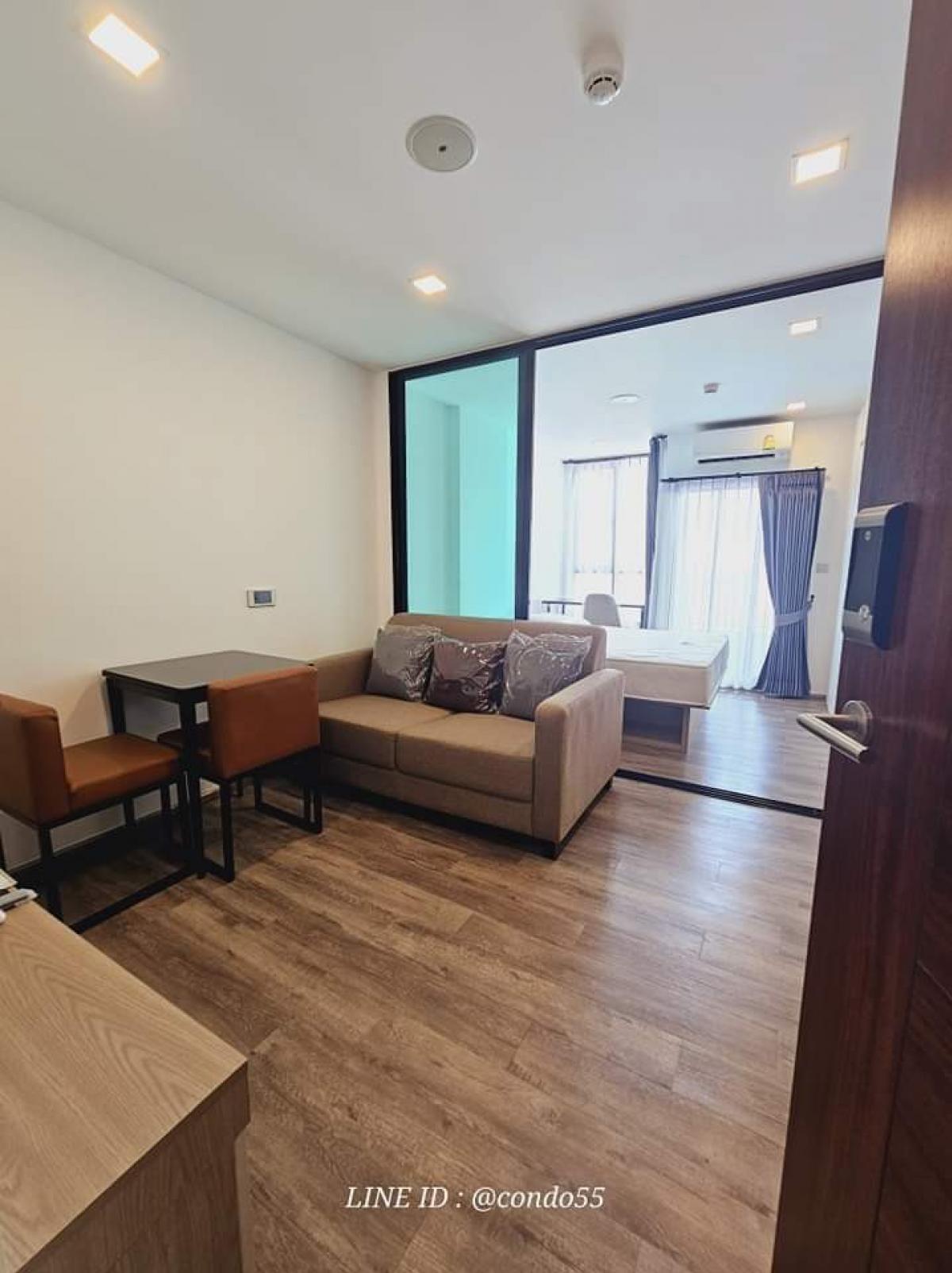 For RentCondoVipawadee, Don Mueang, Lak Si : Brown Condo, 2 bedrooms, Phahonyothin 67, near BTS Sai Yut, beautiful room.