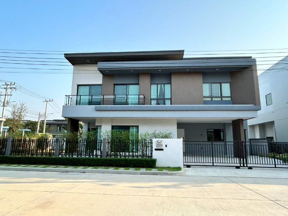 For SaleHouseLadkrabang, Suwannaphum Airport : 💰 Single house for selling, Venue ID Motorway Rama 9, size 92 sq m., 5 bedrooms, 5 bathrooms. Please contact to see the house 0993529495