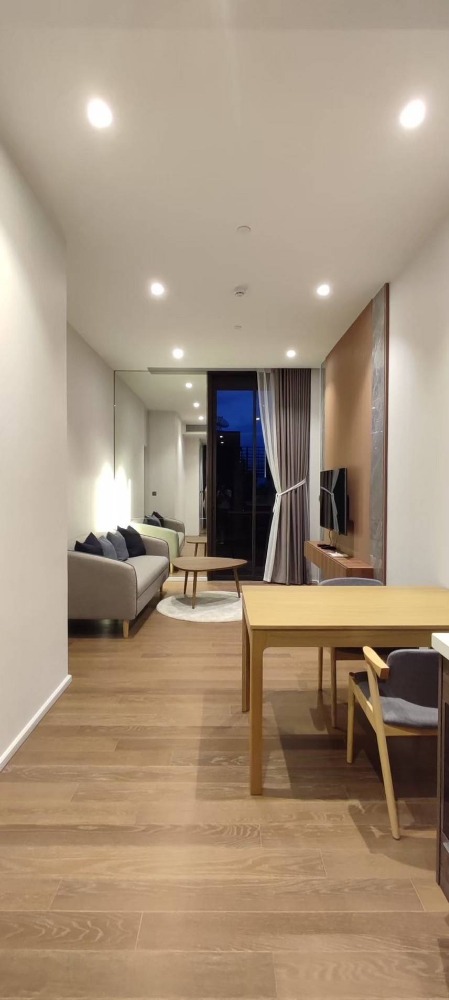 For RentCondoWitthayu, Chidlom, Langsuan, Ploenchit : ❖ Nice Decoration ❖ 15+ floor 1 beds | 50.88 sq.m. | Near BTS Phloen Chit 3 minutes, MRT Lumpini 4 minutes.