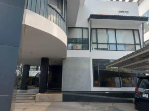 ให้เช่าสำนักงานราชเทวี พญาไท : 📢👇Looking for office for your business?👇👇👇Here is the big size one on the main road of Sri Ayudthaya, Phayathai district near Phayathai hospital 1,