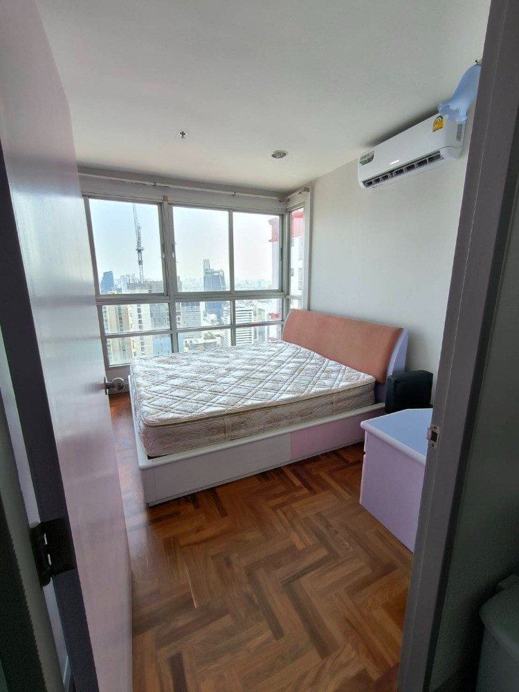 For RentCondoRatchathewi,Phayathai : For rent: Pathumwan Resort, 30th floor, beautiful view, 2 bedrooms, 2 bathrooms, large bed + bunk bed